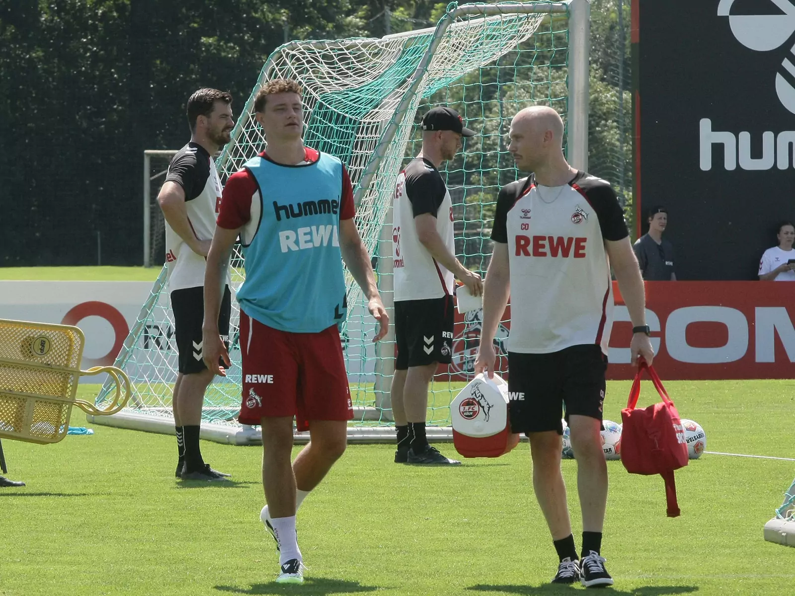 Eric Martel geht verletzt vom Platz