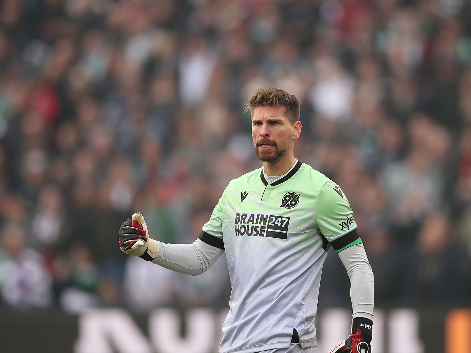 Ron-Robert Zieler wird den 1. FC Köln wohl verstärken
