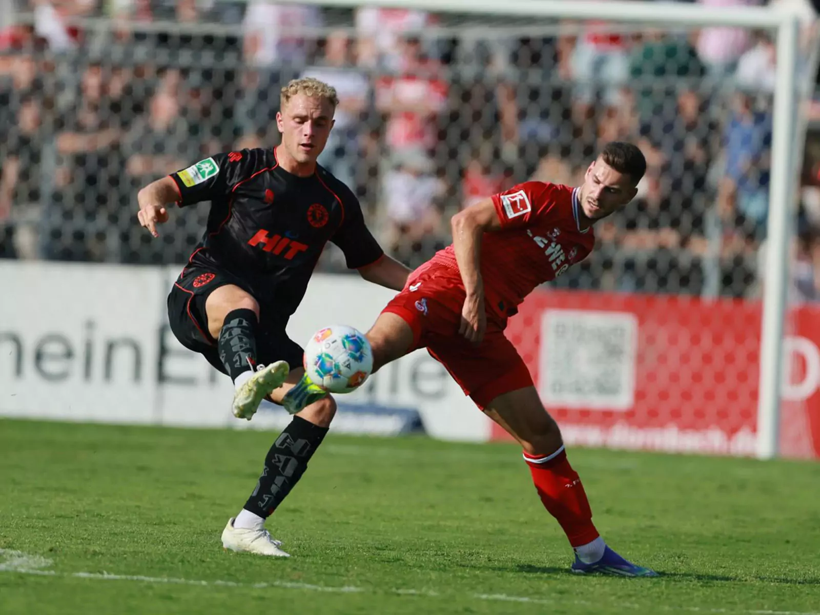 Tom Krauß im Zweikampf beim Spiel des 1. FC Köln gegen Fortuna Köln