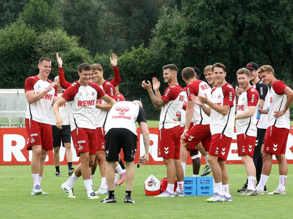 Mit viel Spaß bei der Arbeit - die Spieler des 1. FC Köln