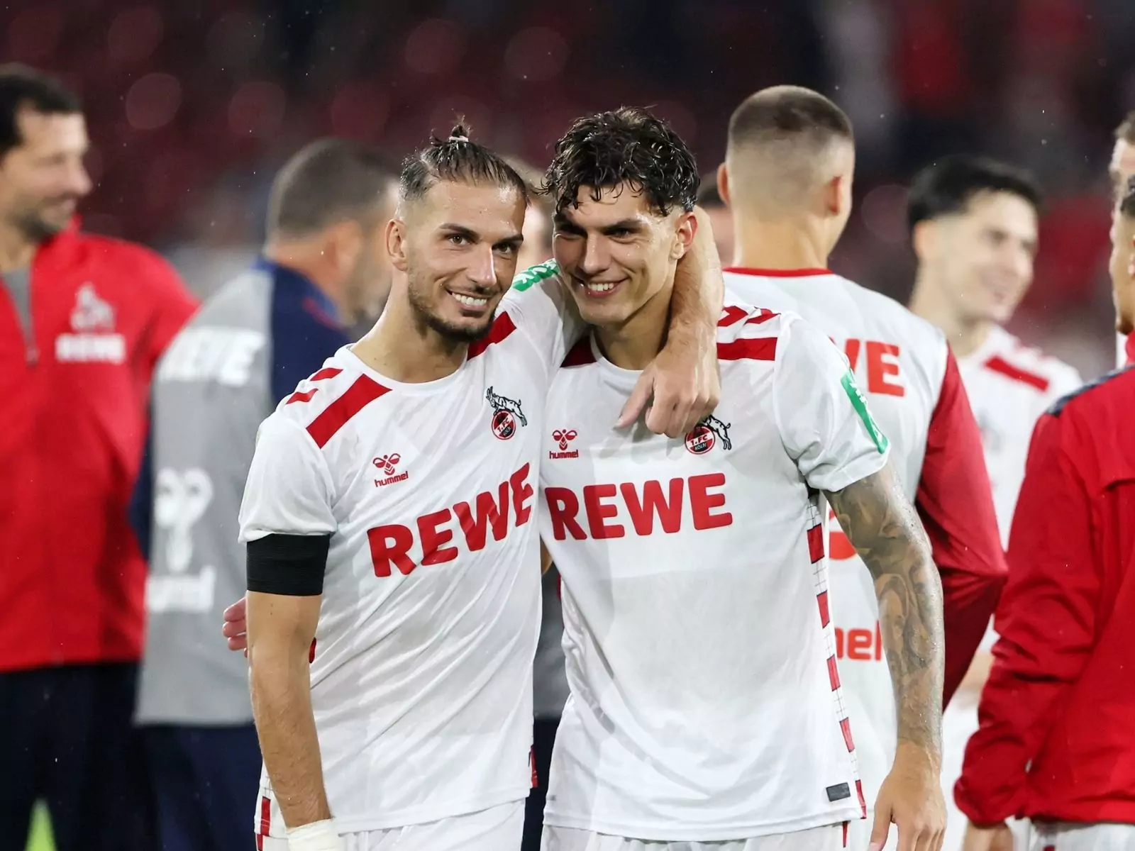 Leart Pacarada und Julian Pauli im Trikot des 1. FC Köln