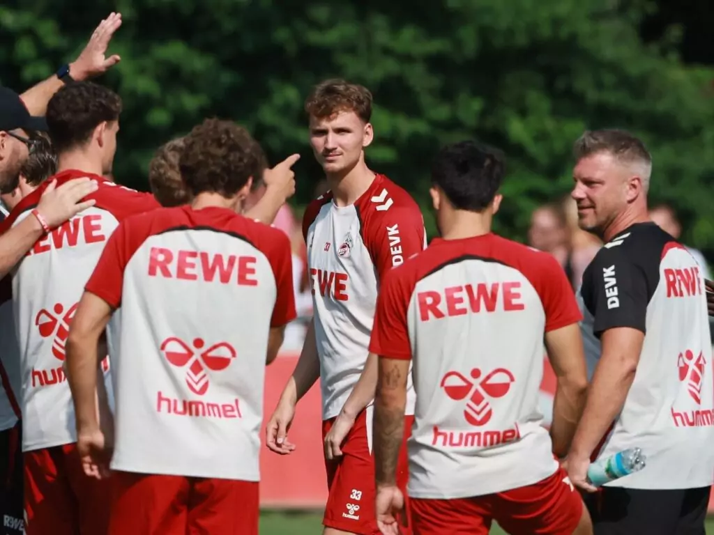 Rav van den Berg beim Training des 1. FC Köln