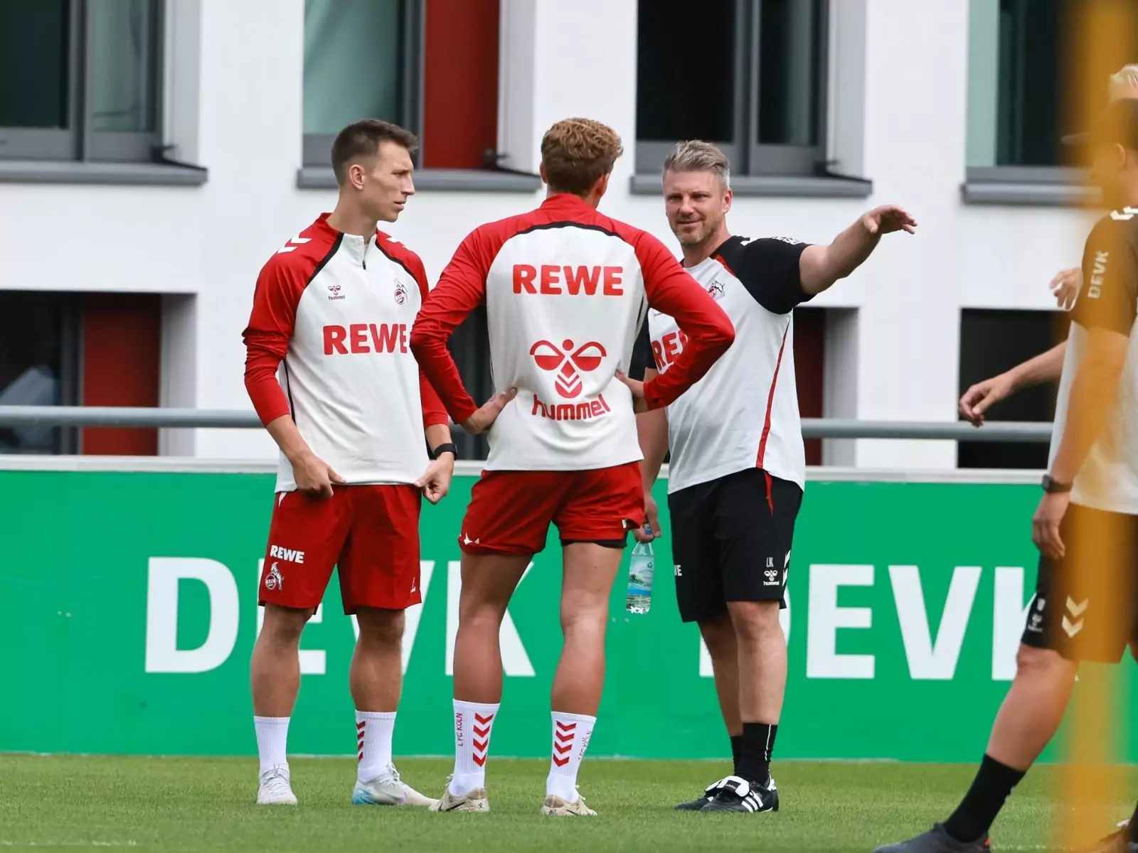 Kristoffer Lund und Sebastian Sebulonsen mit Trainer Lukas Kwasniok