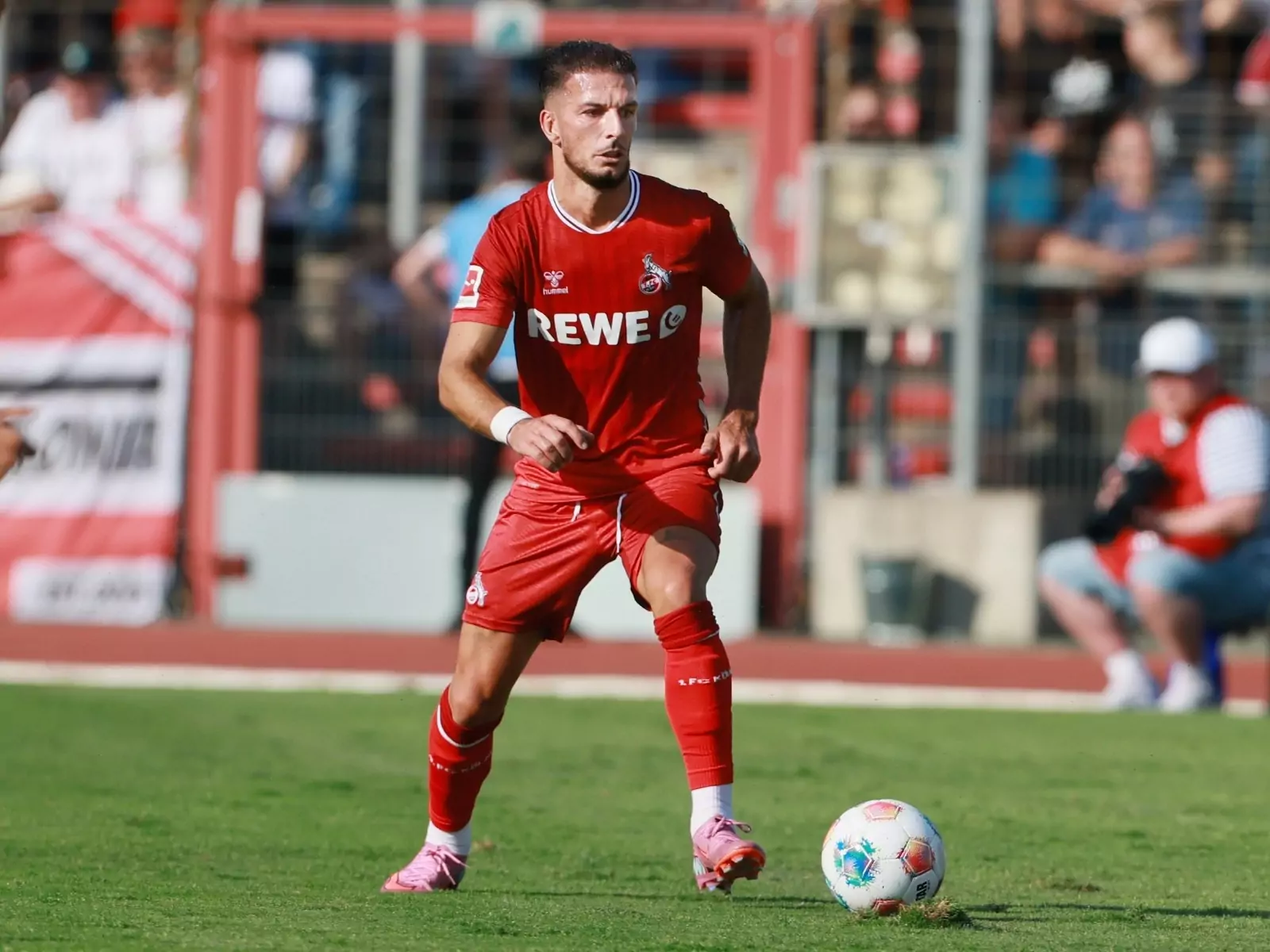 Leart Pacarada vom 1. FC Köln