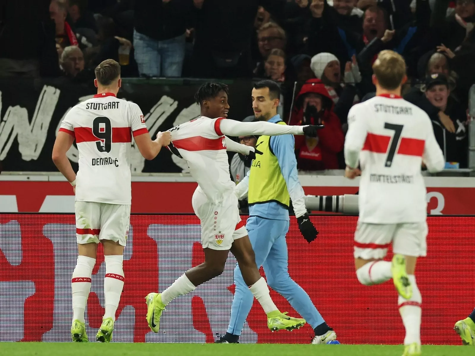 OF Justin Diehl jubelt für den VfB Stuttgart gegen den VfL Bochum (Foto: Alexander Hassenstein/Getty Images)
