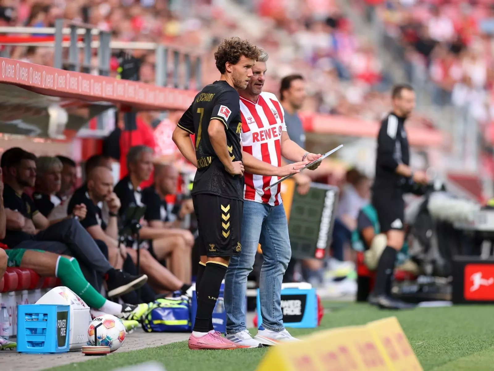 OF Luca Waldschmidt vor seiner Einwechslung gegen Mainz (Foto: Alex Grimm/Getty Images)