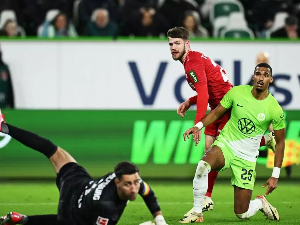 Jan Thielmann beim Torversuch gegen Wolfsburg