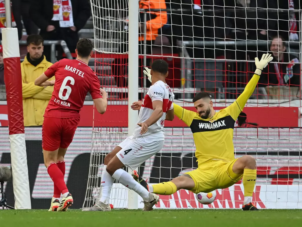 Eric Martel im Duell gegen den VfB Stuttgart