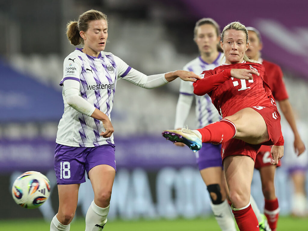 Sandra Jessen vom 1. FC Köln im Duell gegen die SGS Essen