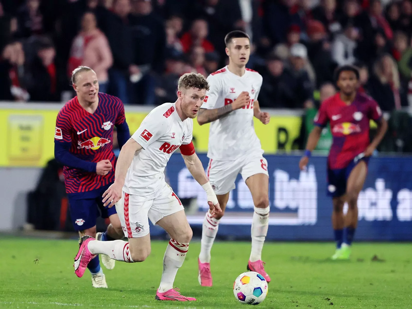 Florian Kainz im Duell gegen RB Leipzig