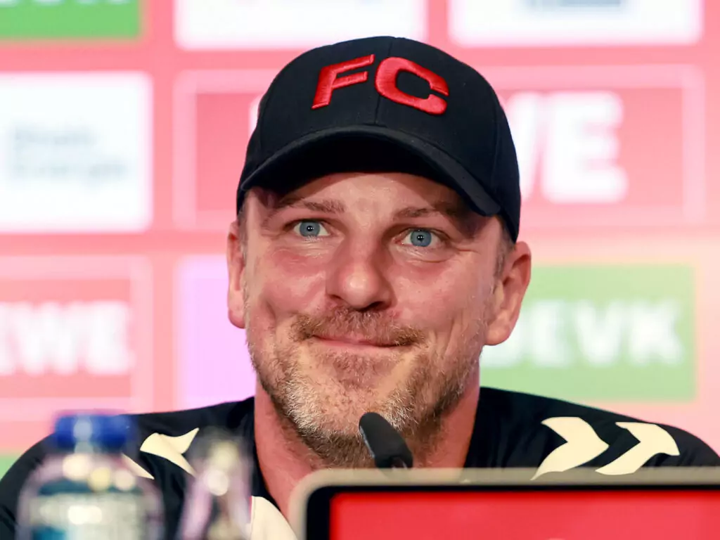Lukas Kwasniok auf der PK vor dem Stuttgart-Spiel