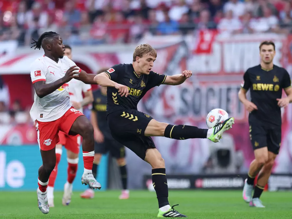 Timo Hübers im Spiel des 1. FC Köln bei RB Leipzig