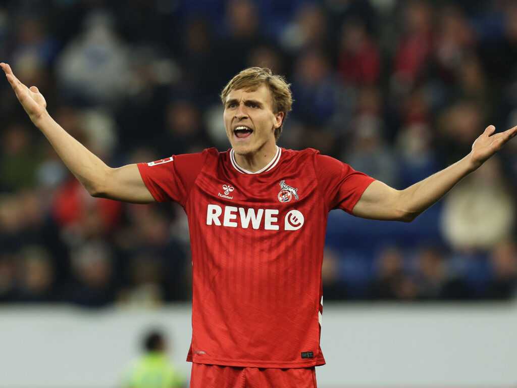 Timo Hübers wirkt ratlos