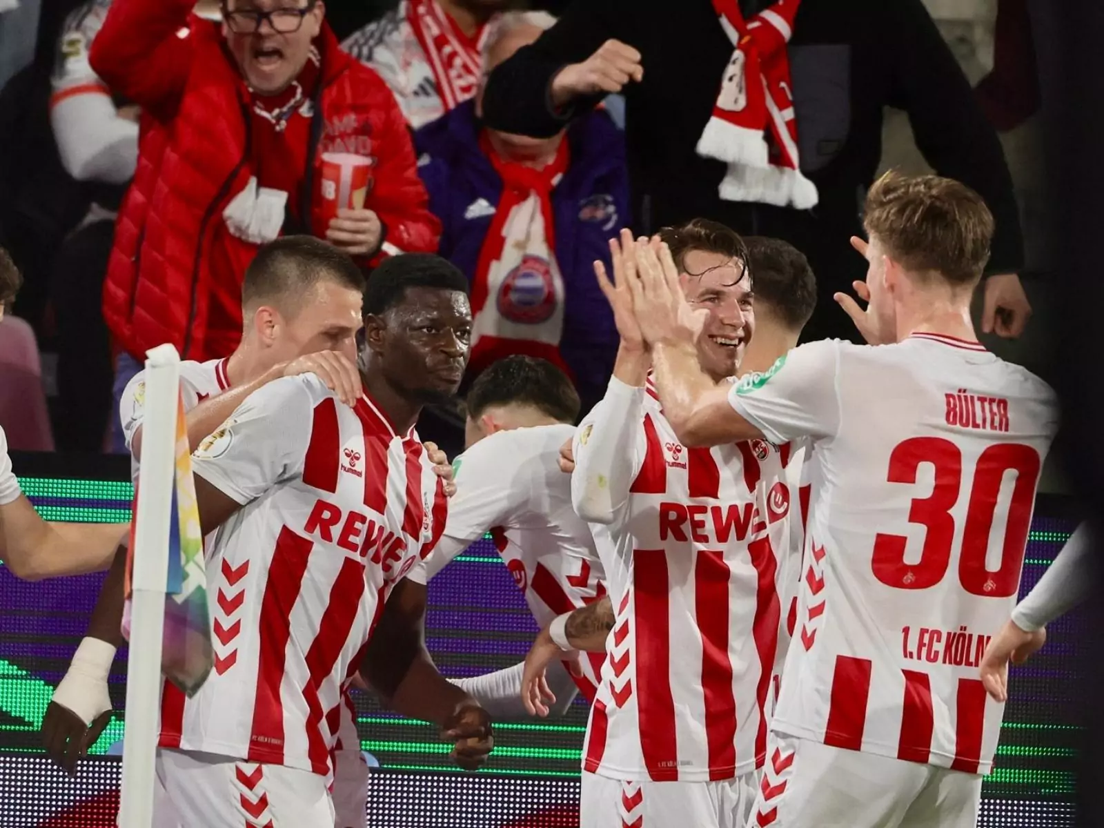 Jubel bei den Spielern des 1. FC Köln um Duell gegen die Bayern