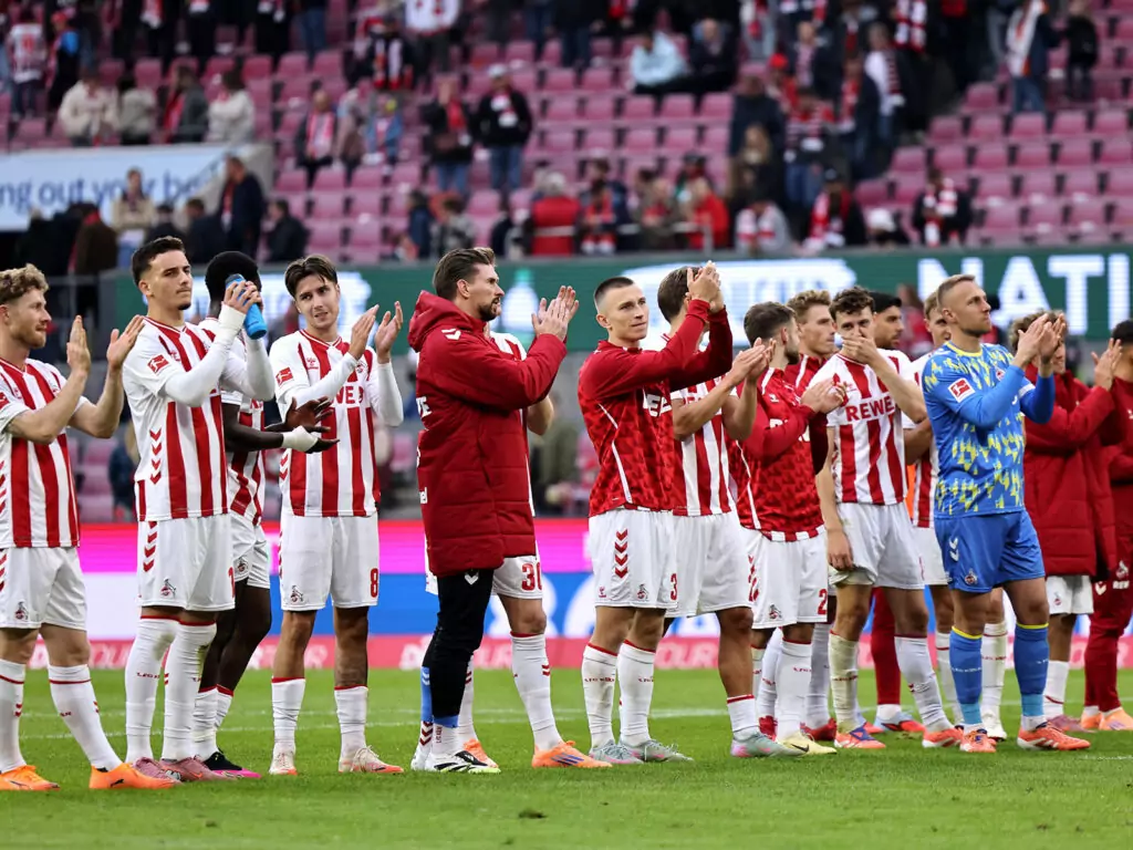 Die Spieler des 1. FC Köln nach dem Remis gegen den FC Augsburg