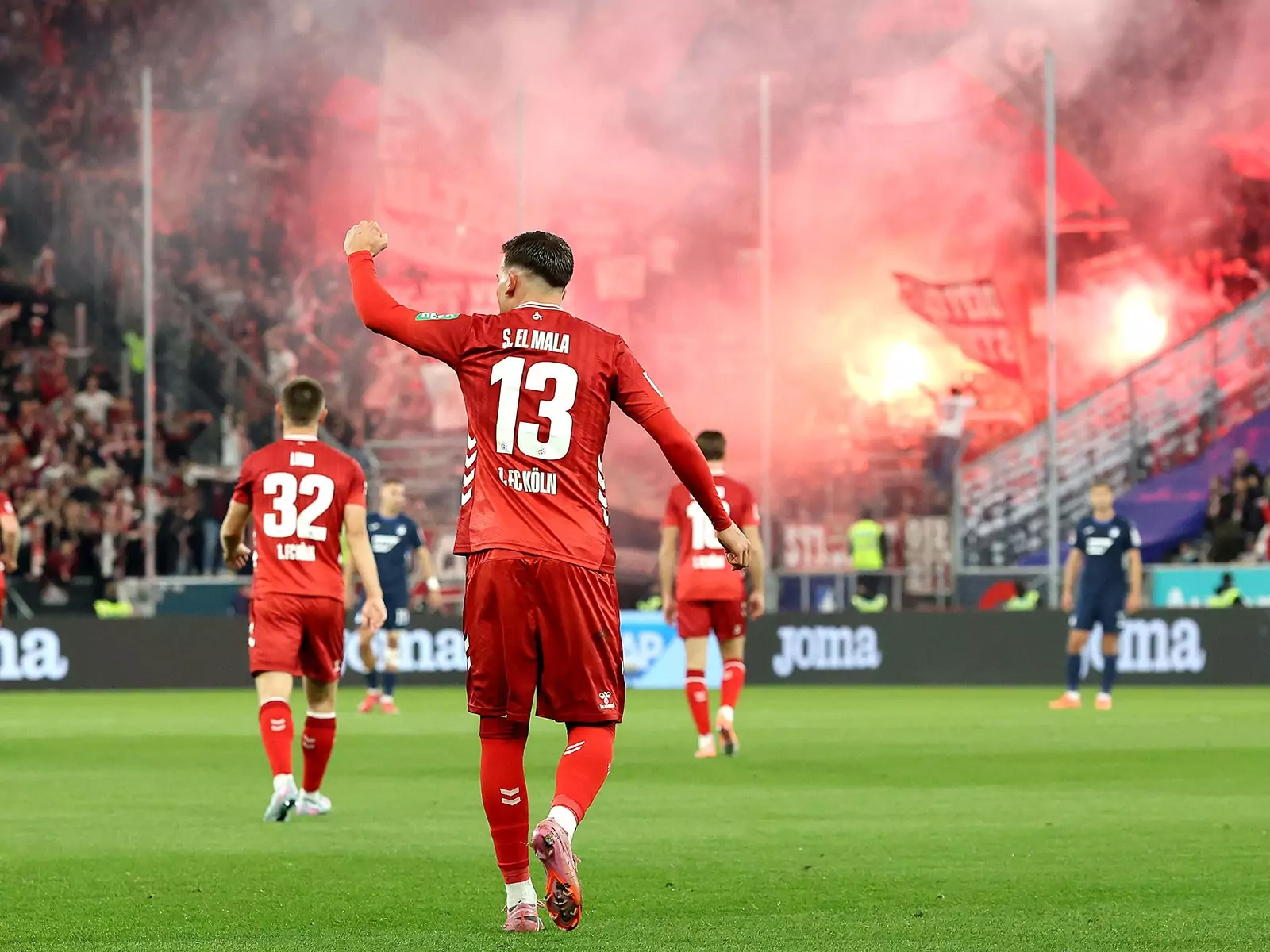 OF Said El Mala vom 1. FC Köln gegen Hoffenheim vor der Fankurve