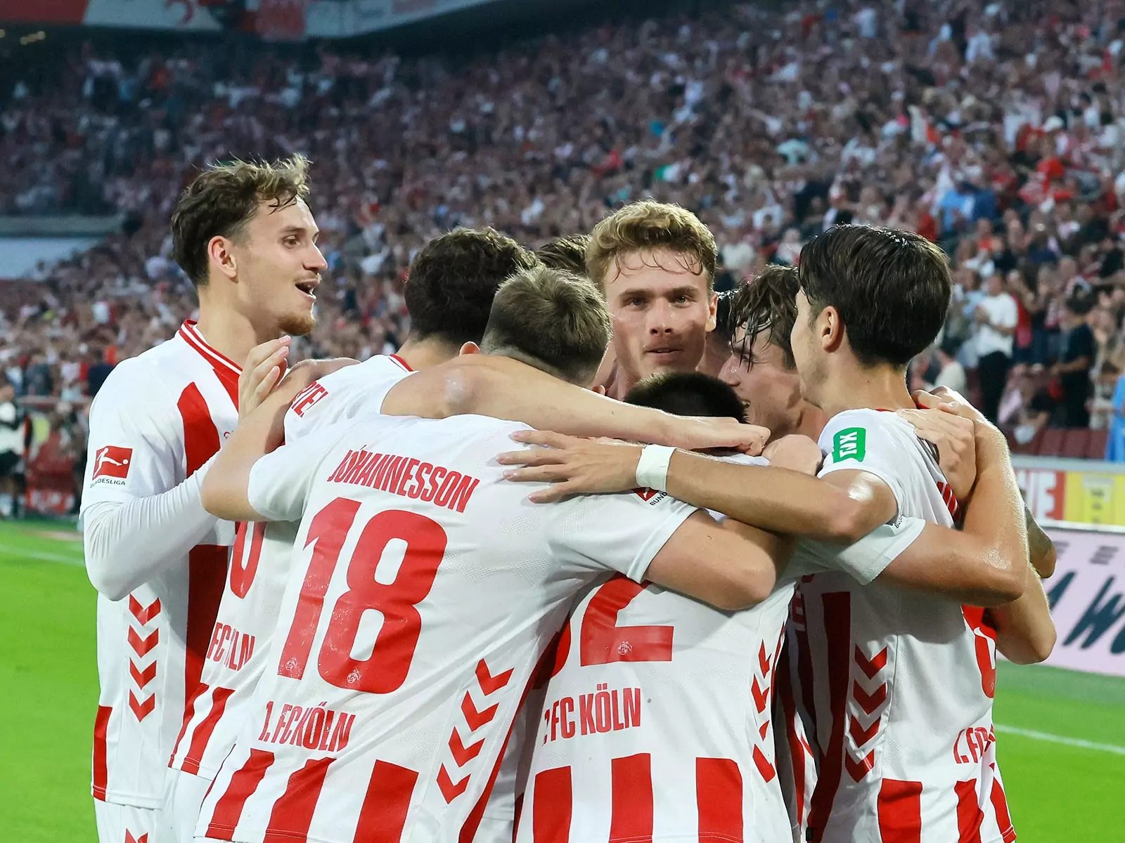 Jubelnde Spieler des 1. FC Köln