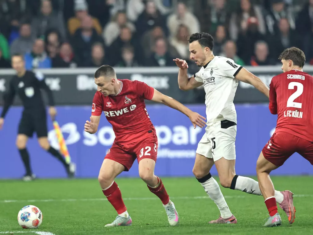 Kristoffer Lund im Duell gegen Borussia Mönchengladbach