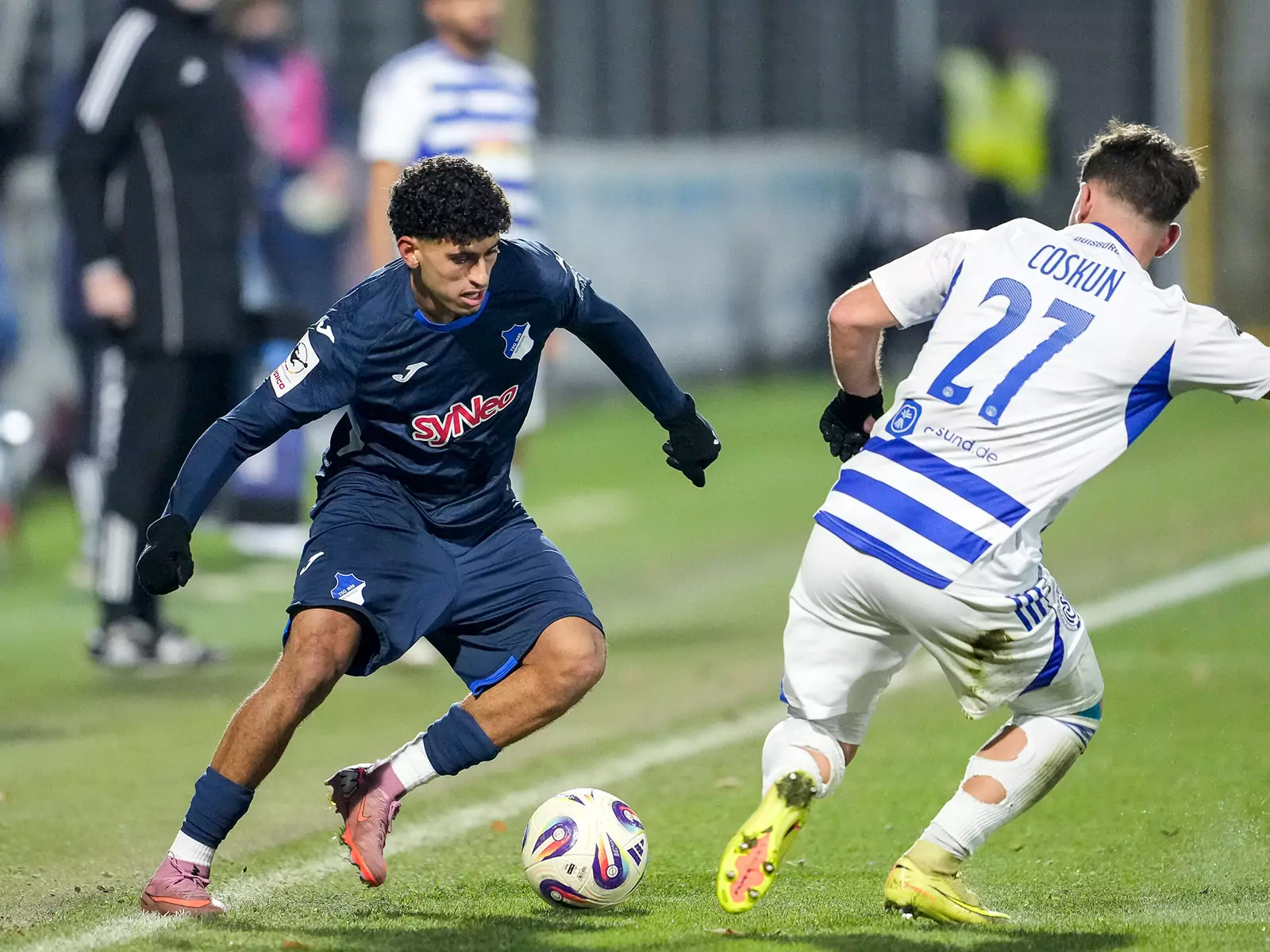 Ayoube Amaimouni-Echghouyab beim Spiel gegen Duisburg