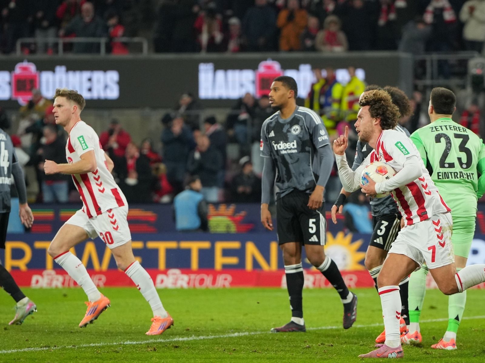 Marius Bülter und Luca Waldschmidt vom 1. FC Köln