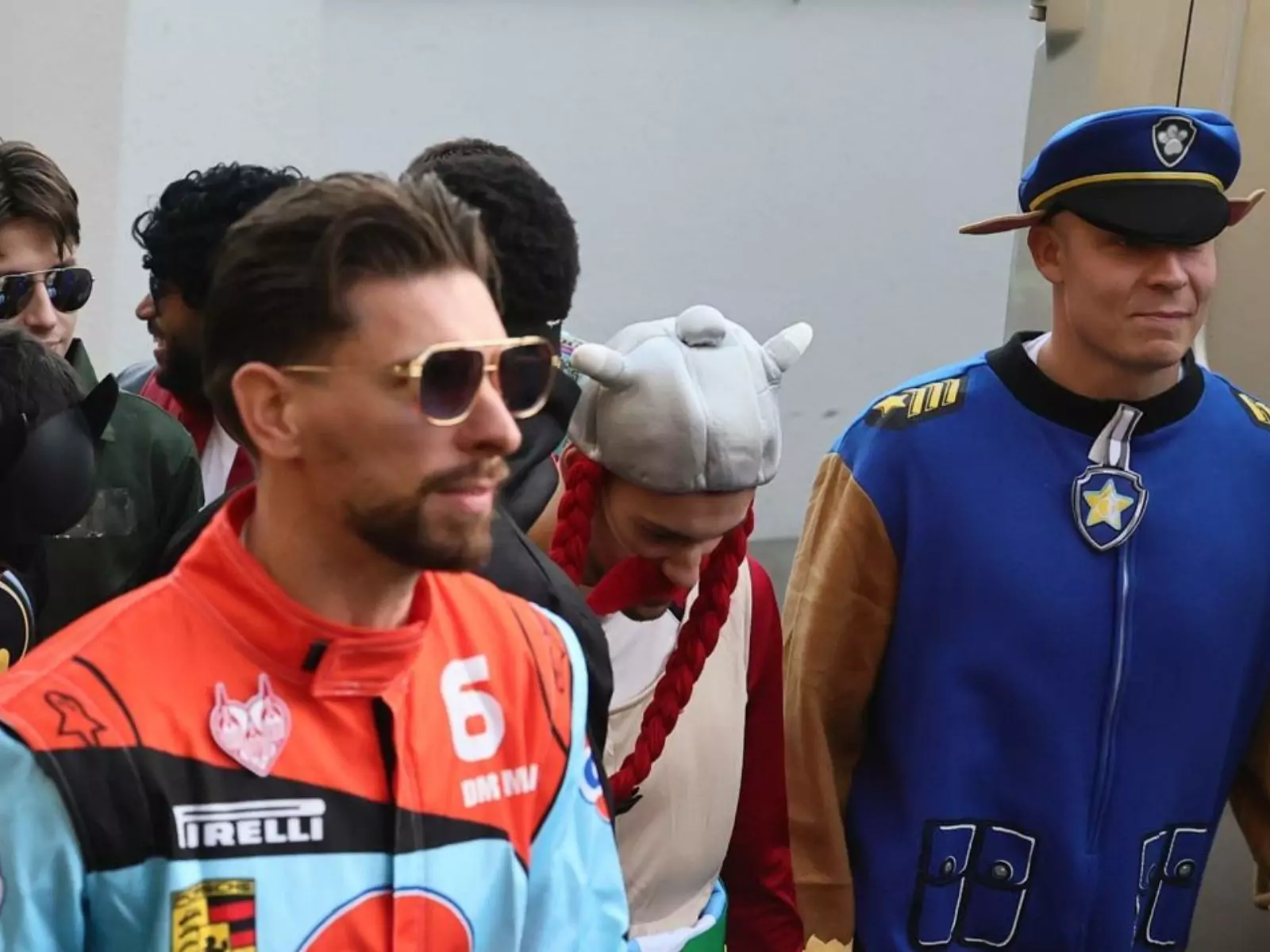 Ron-Robert Zieler vom 1. FC Köln im Karnevalskostüm