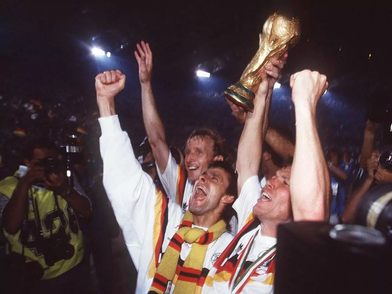 Pierre Littbarski feierte als Spieler des 1. FC Köln den WM-Titel