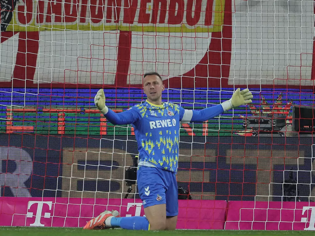 Marvin Schwäbe nach einem Gegentreffer in seinem 100. Spiel