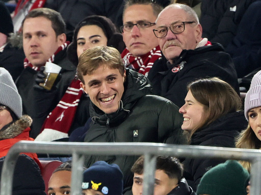Timo Hübers noch guter Dinge im Kölner Stadion