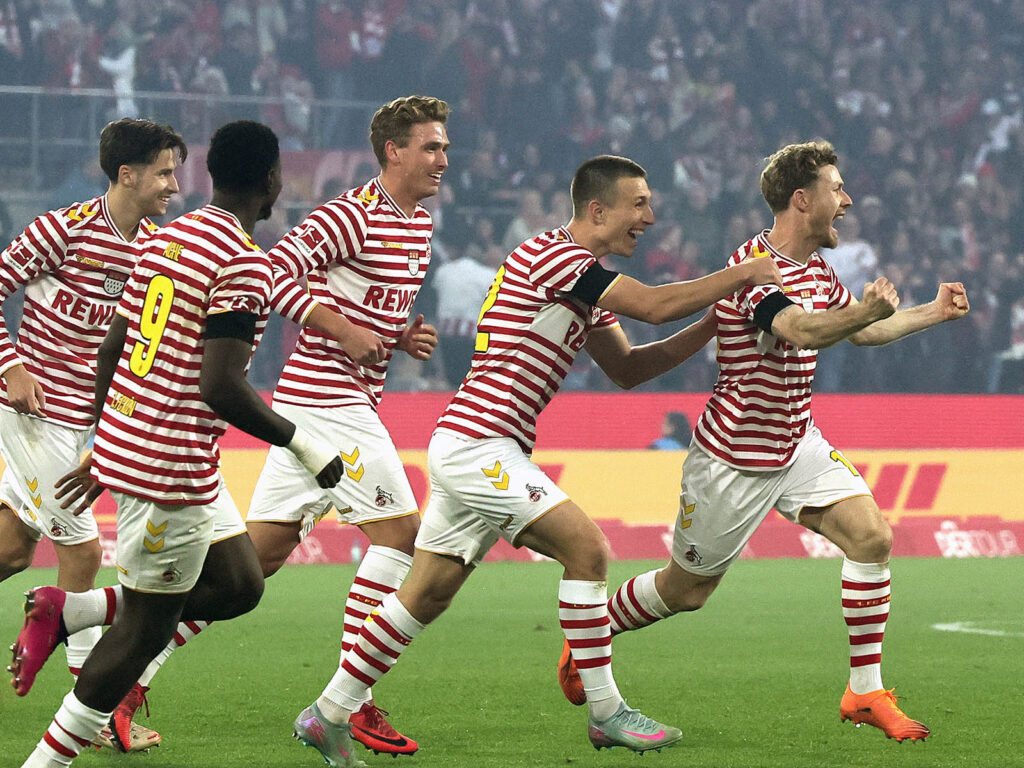 Jubel bei den Spielern des 1. FC Köln im Heimspiel gegen den Hamburger SV