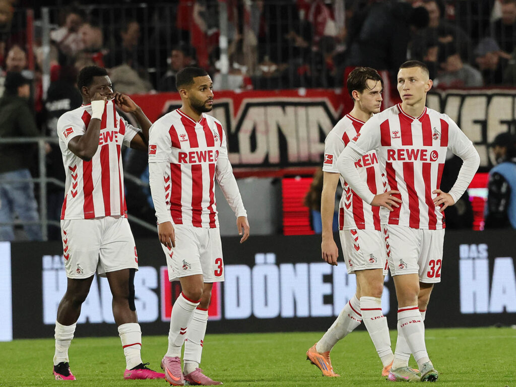 Enttäuschte Spieler des 1. FC Köln nach dem 1:1
