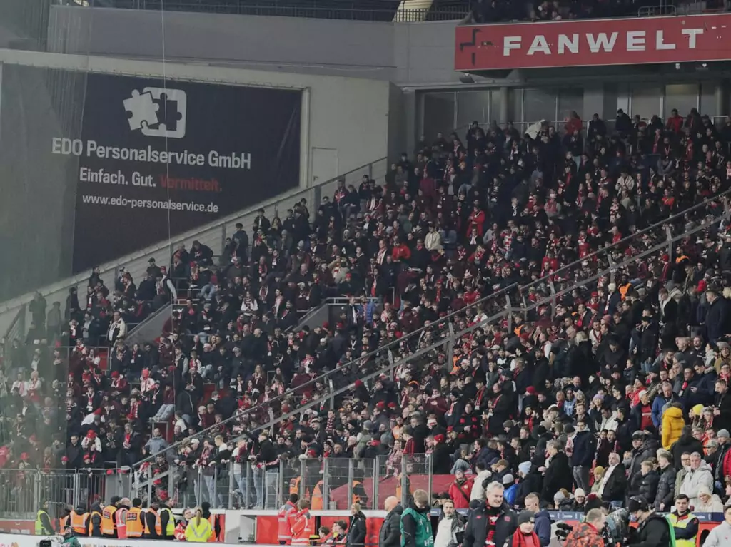 Fans des 1. FC Köln in Leverkusen
