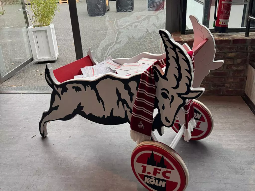 Der rollende Hennes steht zur Versteigerung