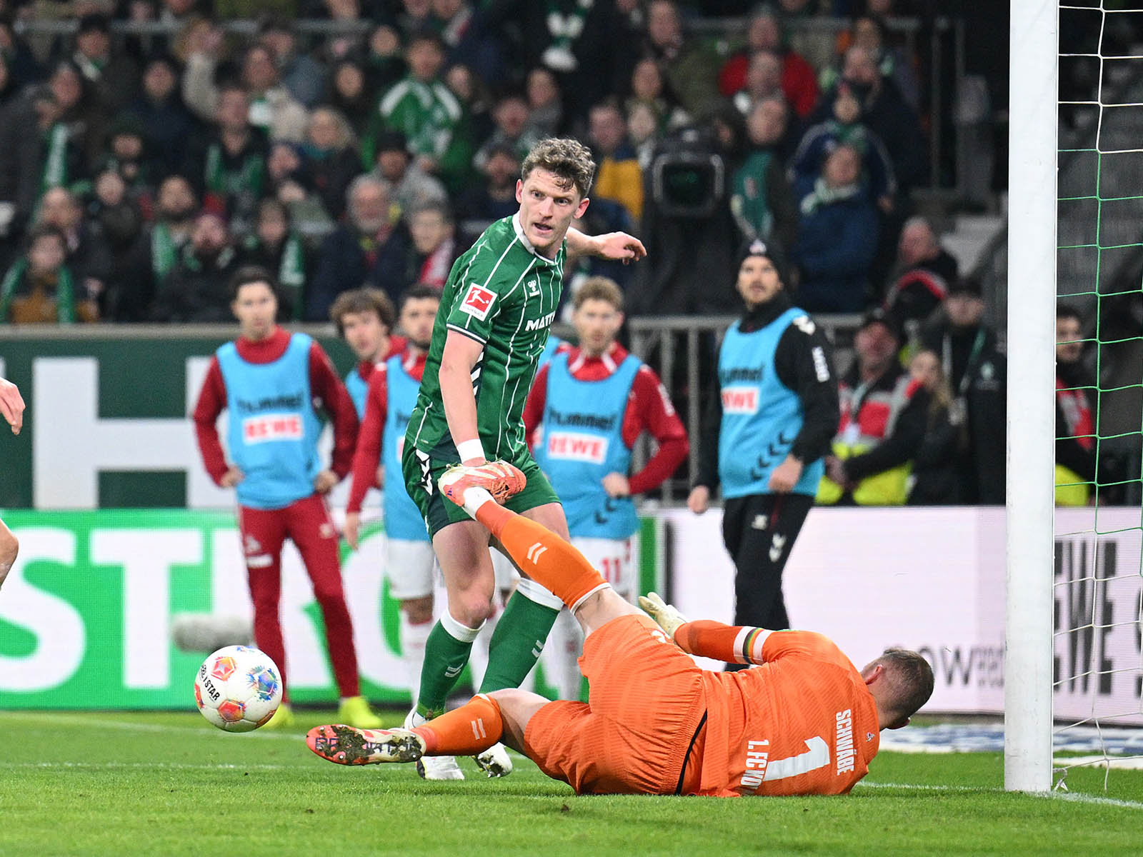 Marvin Schwäbe rettet im Duell gegen Werder Bremen
