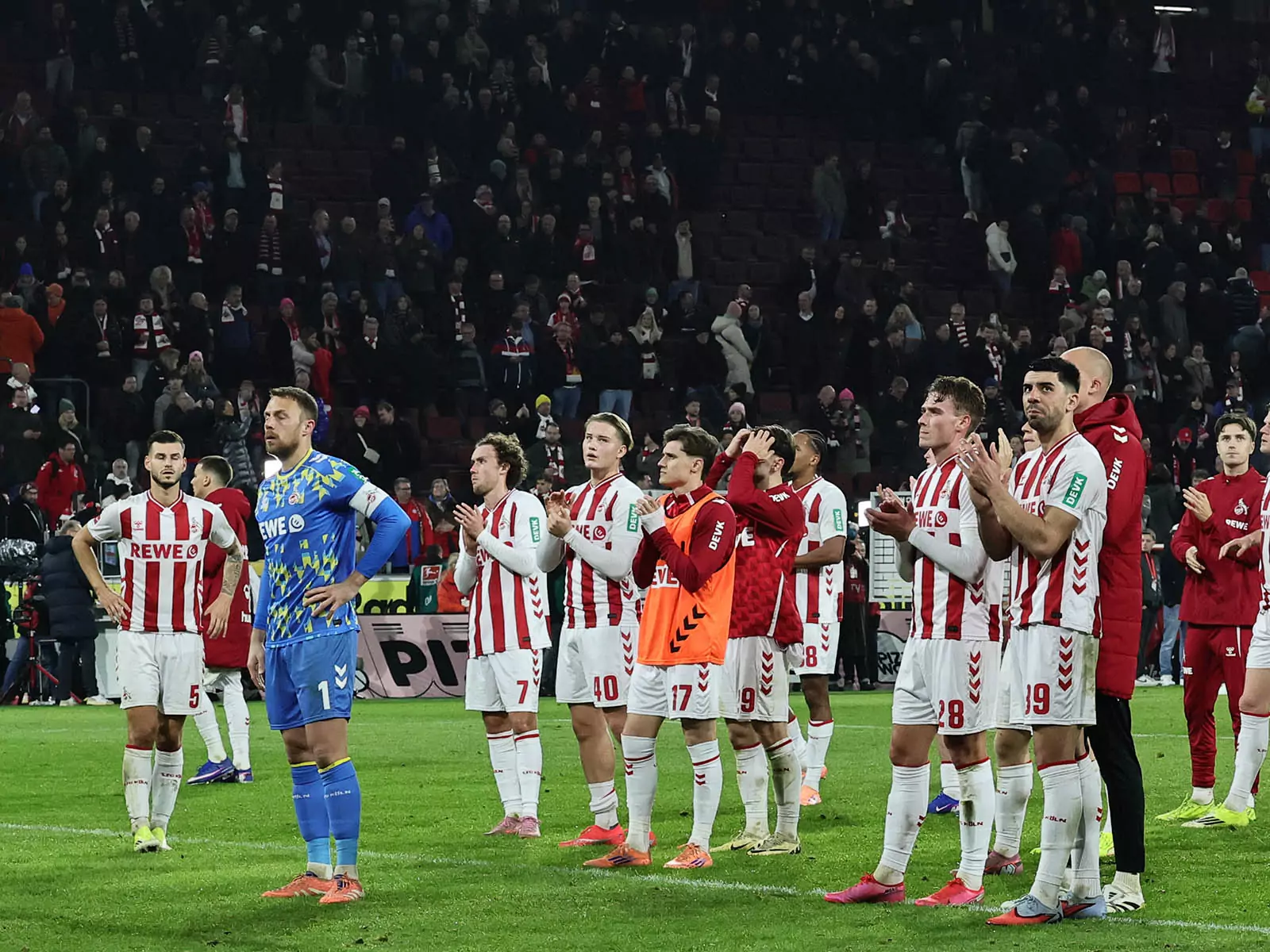 Enttäuschte Spieler des 1. FC Köln