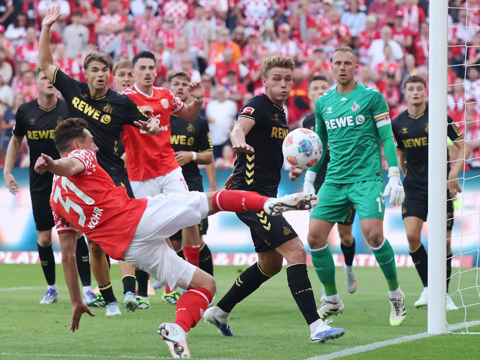 Viel zu tun hatte die Kölner Defensive im Hinspiel