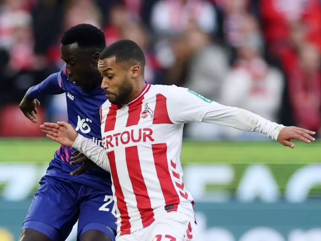Linton Maina im Duell gegen Silas (Foto: Lars Baron / Getty Images)