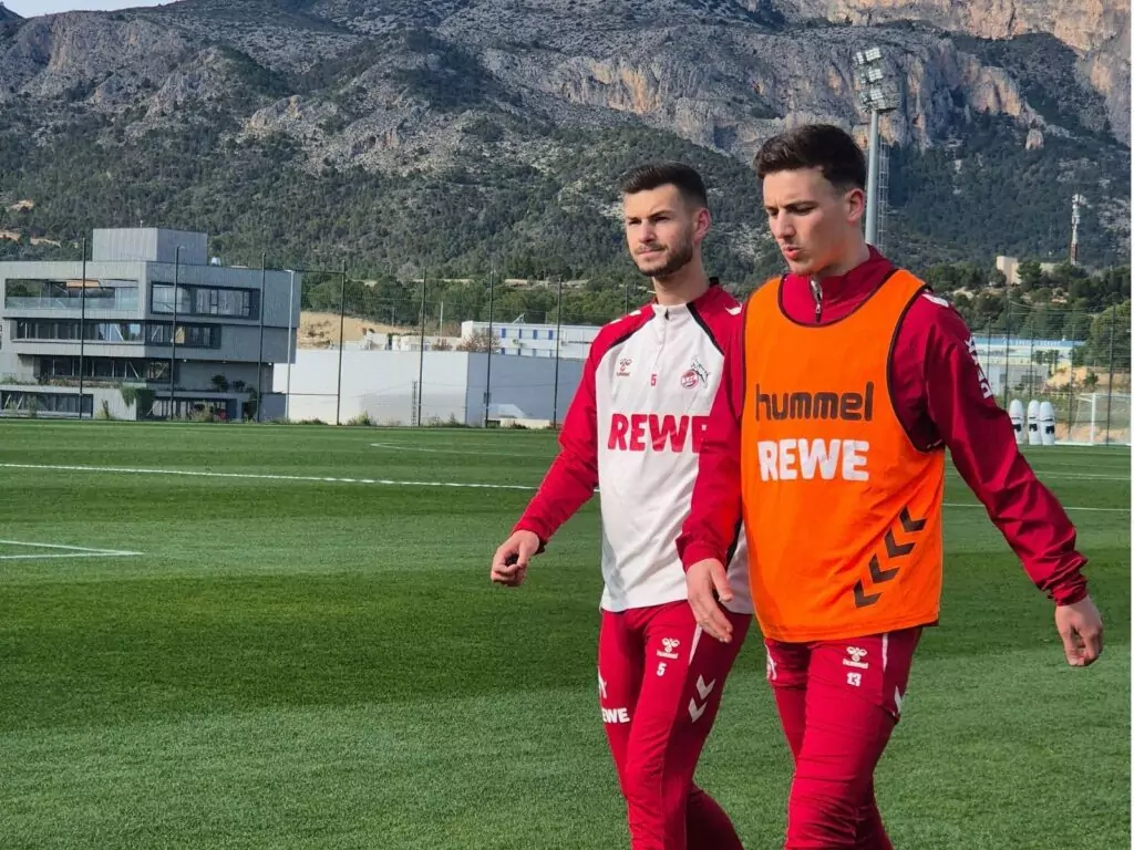 Said El Mala mit Tom Krauß auf dem Trainingsgelände in La Nucia