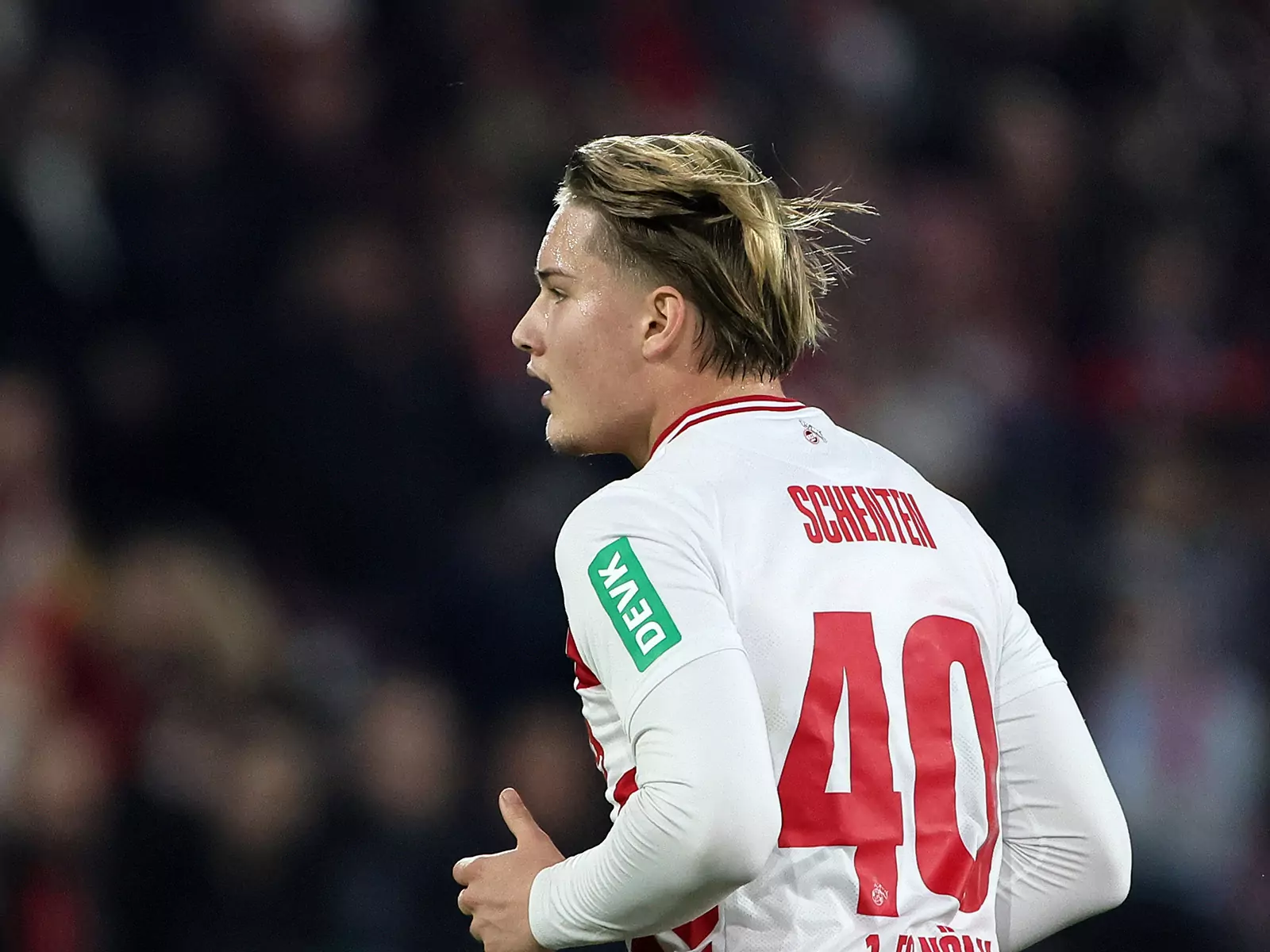 Fynn Schenten im vollen Kölner Stadion