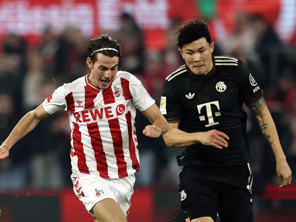 Jakub Kaminski im Zweikampf mit Min-jae Kim