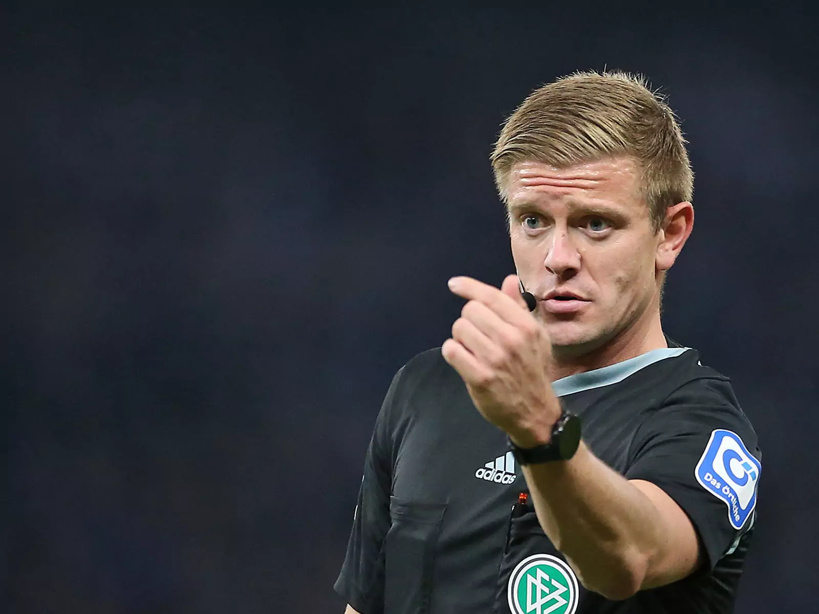 Robert Schröder leitet die Begegnung des 1. FC Köln in Heidenheim