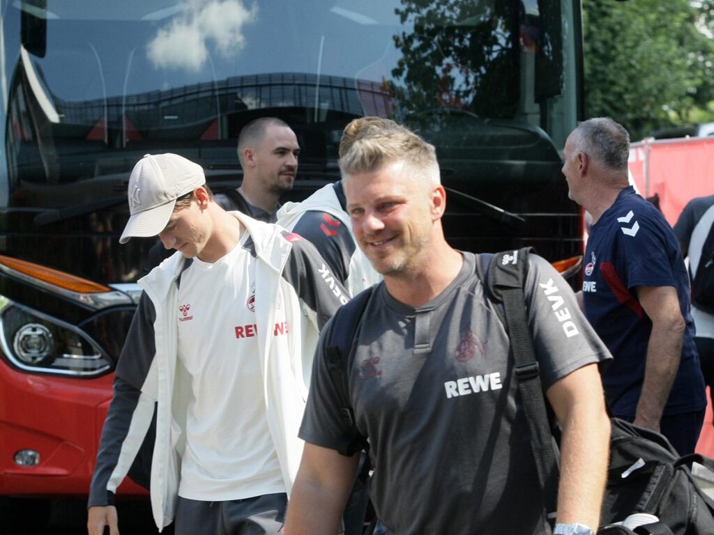 Lukas Kwasniok bei der Ankunft in Bad Waltersdorf