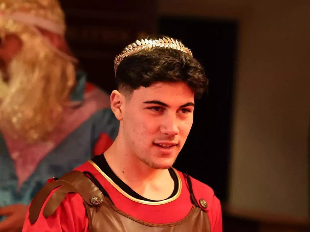 Felipe Chávez als Caesar
