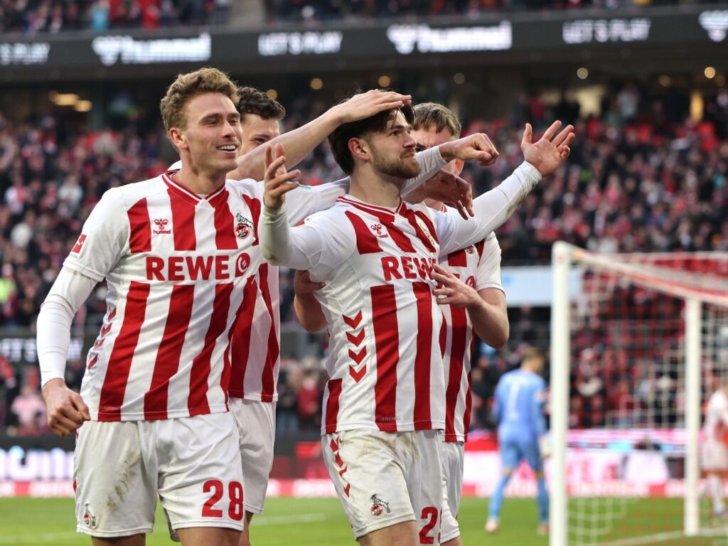 Jan Thielmann vom 1. FC Köln feiert seinen Treffer gegen Leipzig