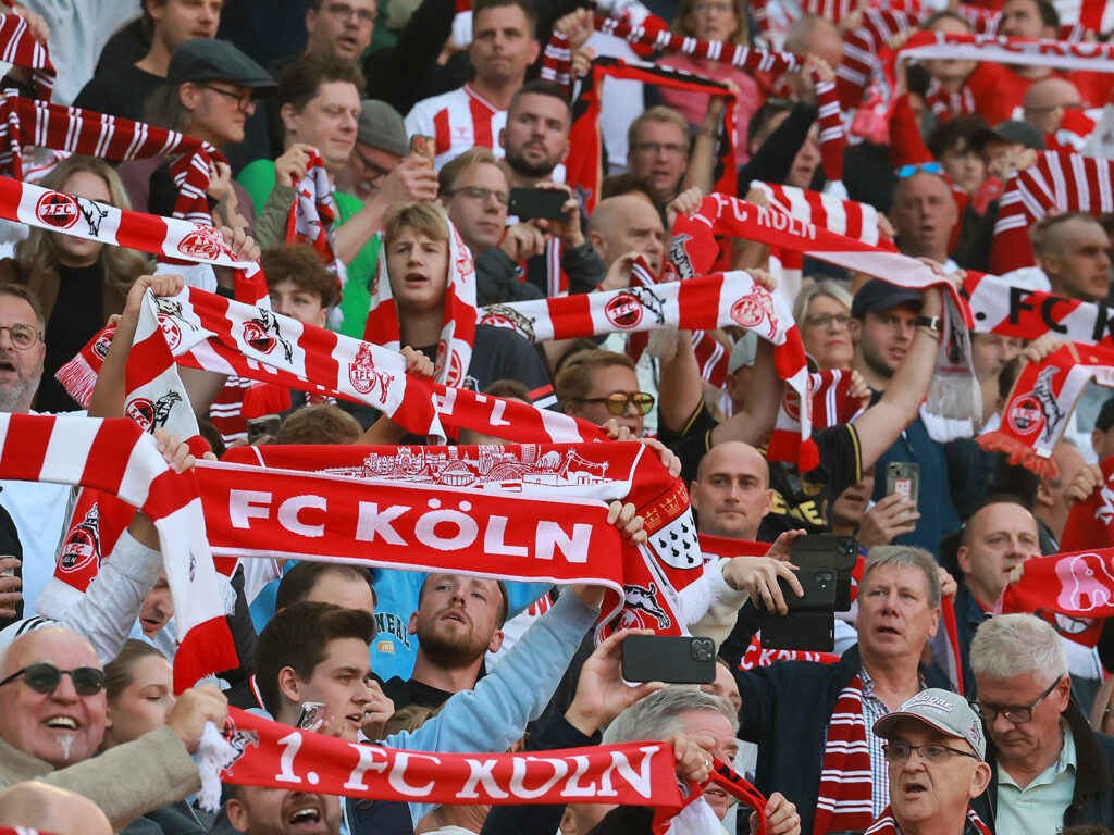 Fans des 1. FC Köln im Spiel gegen Stuttgart
