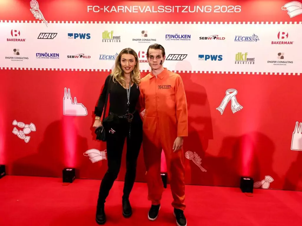 Jakub Kaminski bei der Karnevalssitzung des 1. FC Köln