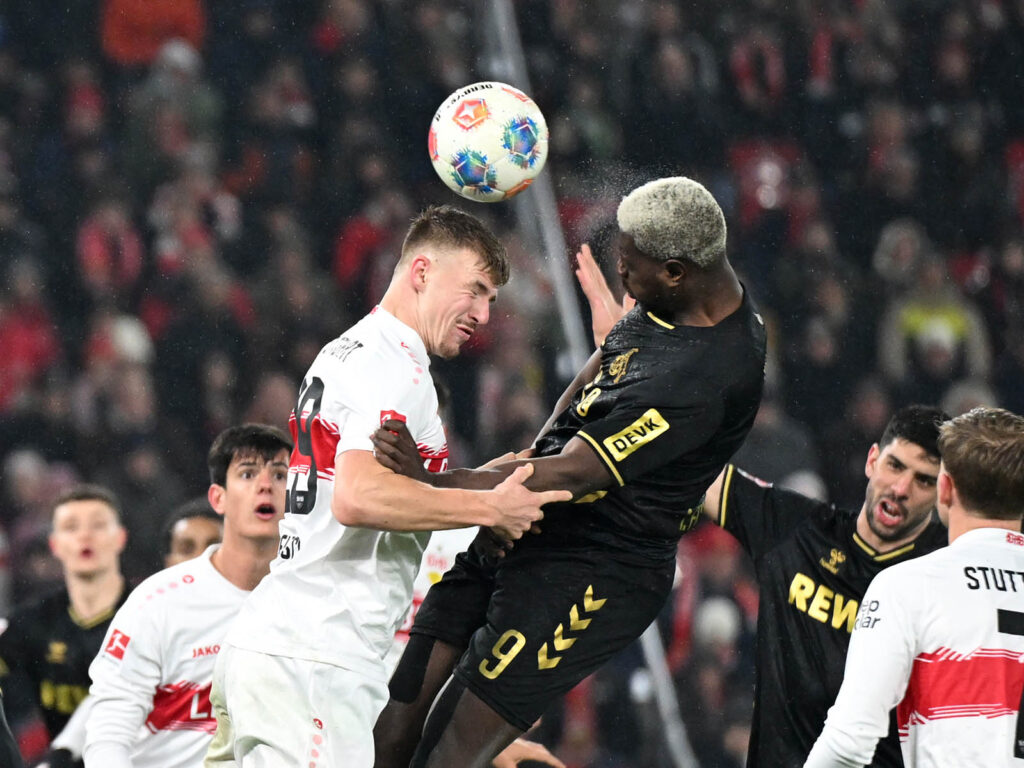 Ragnar Ache im Kopfball-Duell