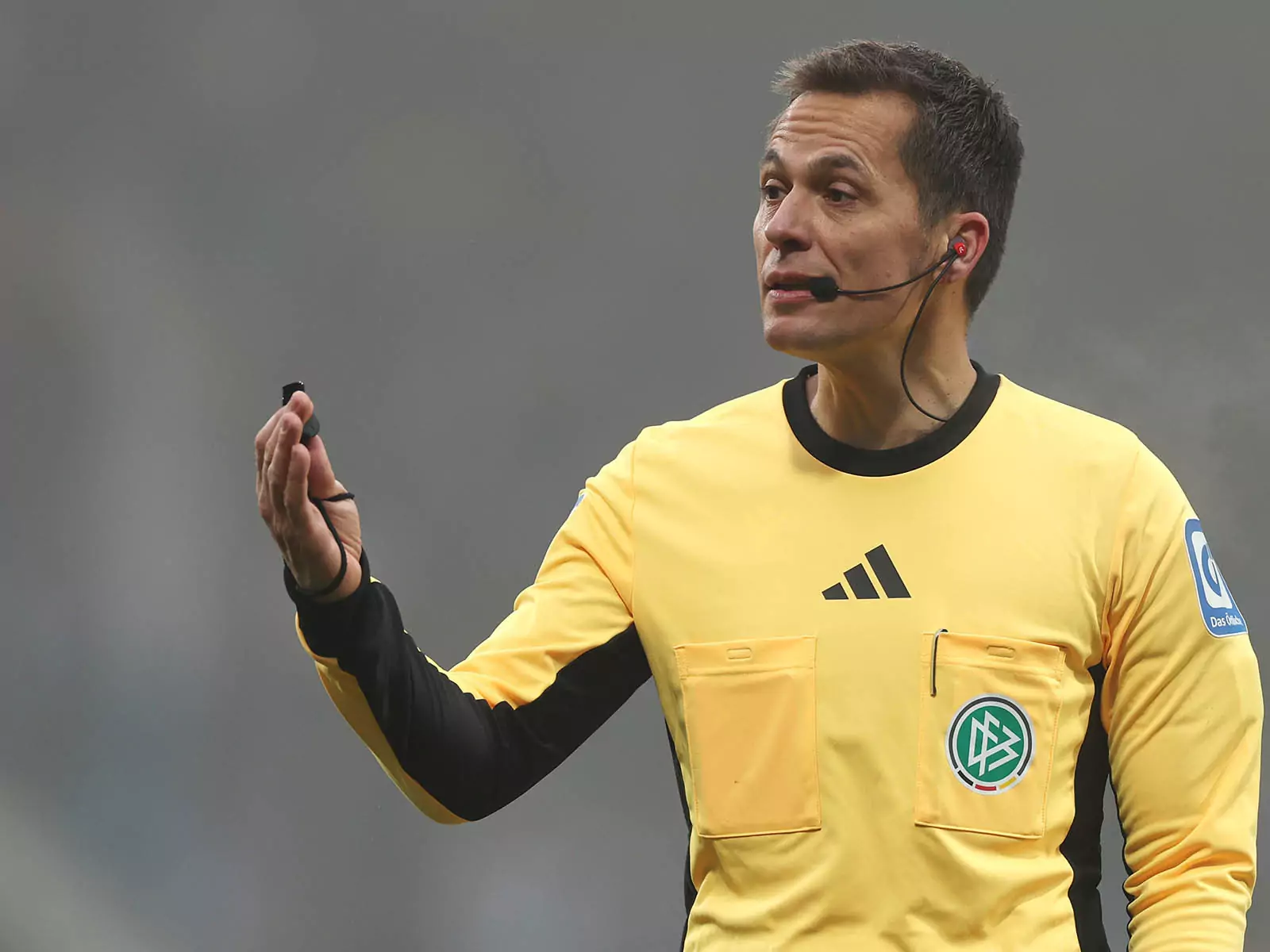 Robert Hartmann pfeift die Begegnung der Kölner beim VfB Stuttgart