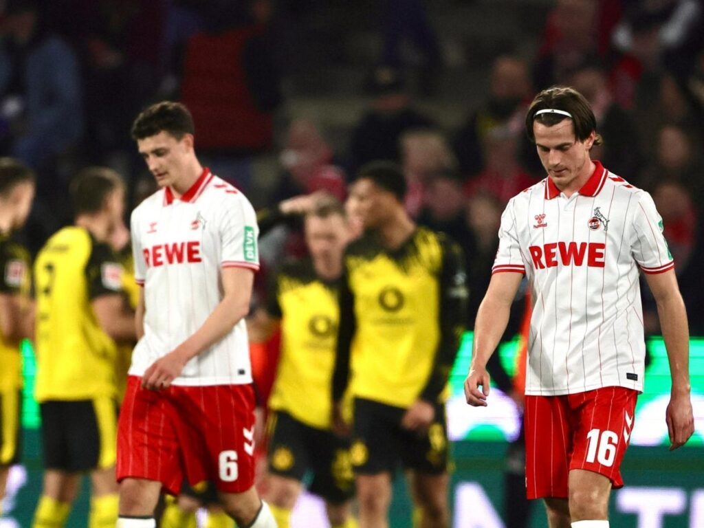 Eric Martel und Jakub Kaminski beim Duell des 1. FC Köln gegen den BVB