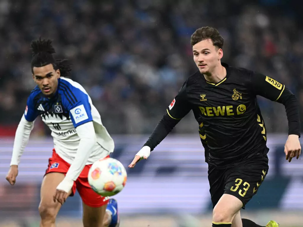 Rav van den Berg im Duell mit Damion Downs