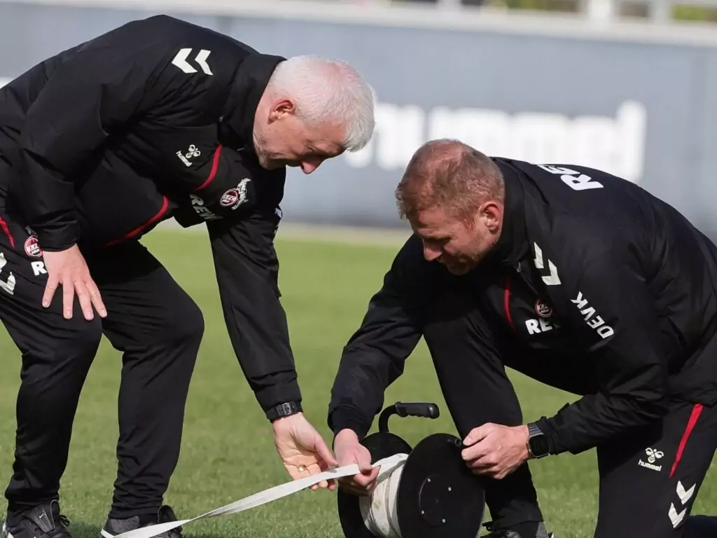 Armin Reutershahn und Lukas Sinkiewicz arbeiten Hand in Hand